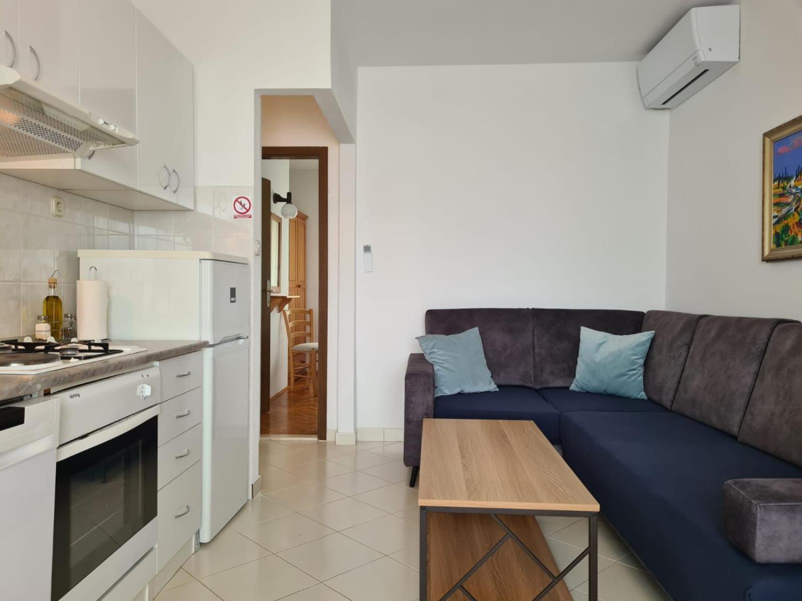 Apartments Jelena Supetar - Four Apartments - A Small House With A Private Yard - Two-Room Apartment With A Sea View - Studio Apartment - Two-Room Apartment With Garden View- Free Parking Exterior foto
