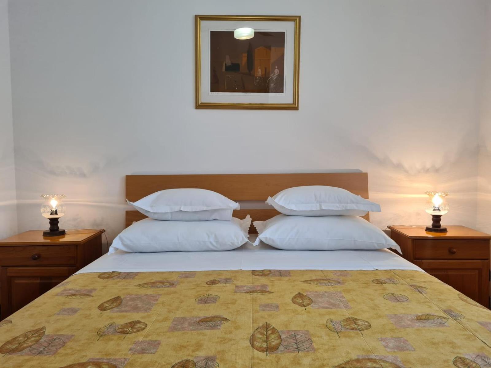 Apartments Jelena Supetar - Four Apartments - A Small House With A Private Yard - Two-Room Apartment With A Sea View - Studio Apartment - Two-Room Apartment With Garden View- Free Parking Exterior foto