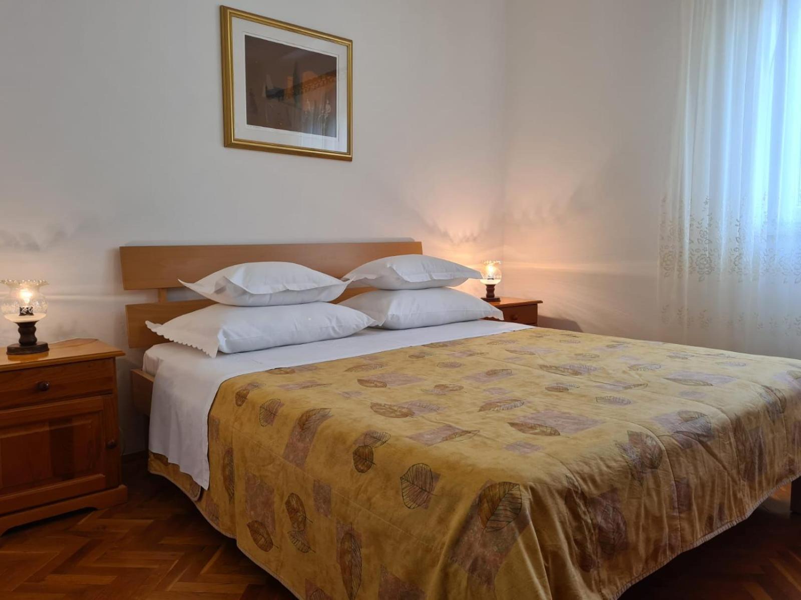 Apartments Jelena Supetar - Four Apartments - A Small House With A Private Yard - Two-Room Apartment With A Sea View - Studio Apartment - Two-Room Apartment With Garden View- Free Parking Exterior foto