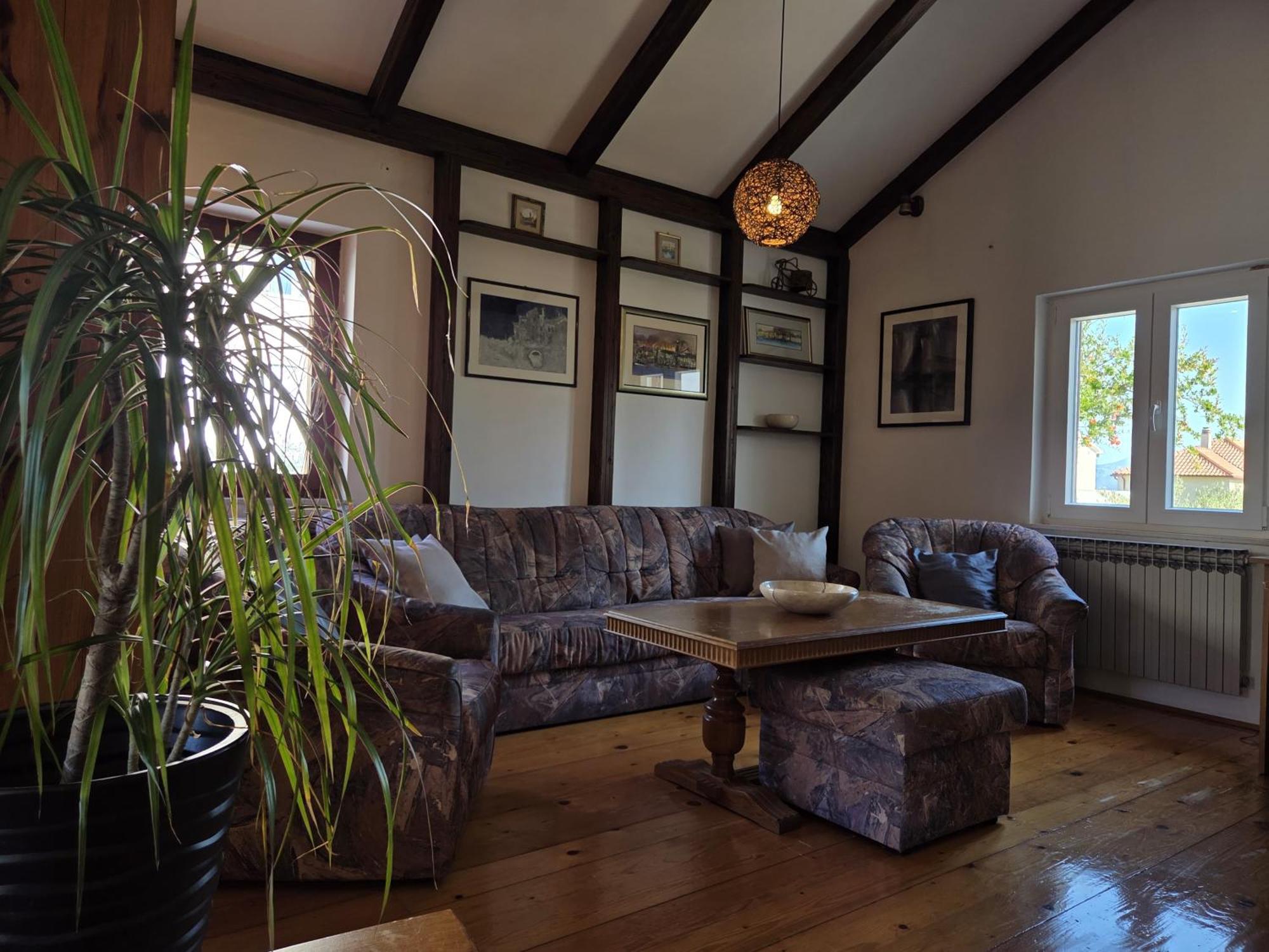 Apartments Jelena Supetar - Four Apartments - A Small House With A Private Yard - Two-Room Apartment With A Sea View - Studio Apartment - Two-Room Apartment With Garden View- Free Parking Exterior foto